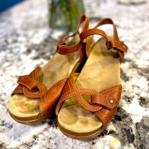 Dansko Sandals woman’s size 9